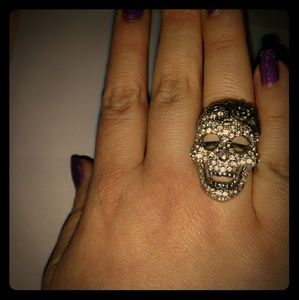 Skull ring